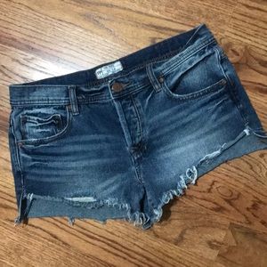🕊FREE PEOPLE Destroyed Shorts Size 29